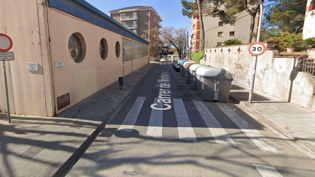 Tram del carrer Montseny, al costat de l'escola Joan Maragall on s'instal·laran aquests coixins berlinesos / Foto: Google Maps