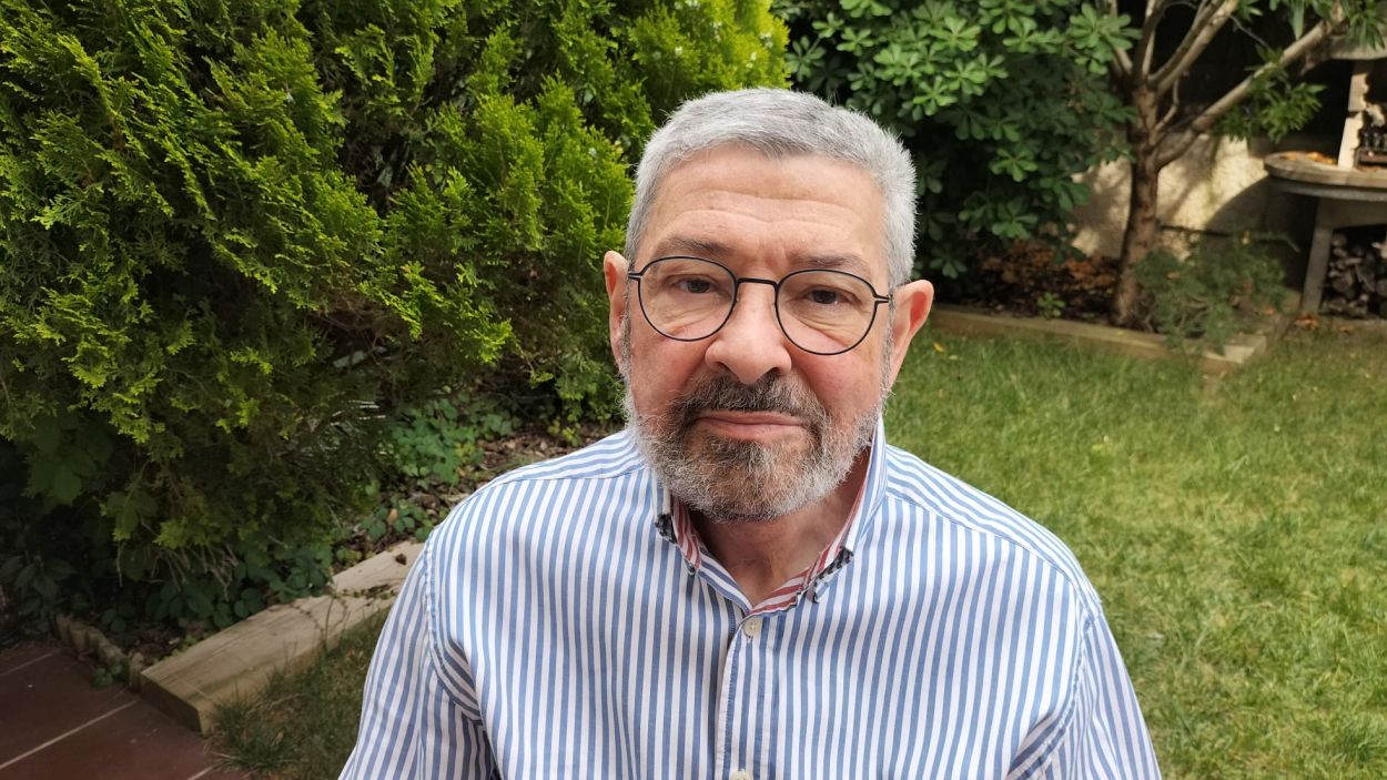 Joan B. Culla, professor d'Història de la UAB jubilat, a casa seva a Sant Cugat / Foto: Cugat Mèdia