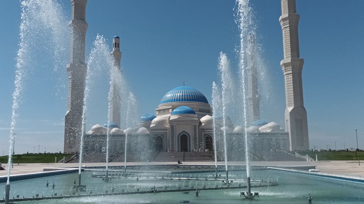 Imatge de la font a la Mesquita Central d'Astan, la capital del Kazakhstan / Foto: Fluidra