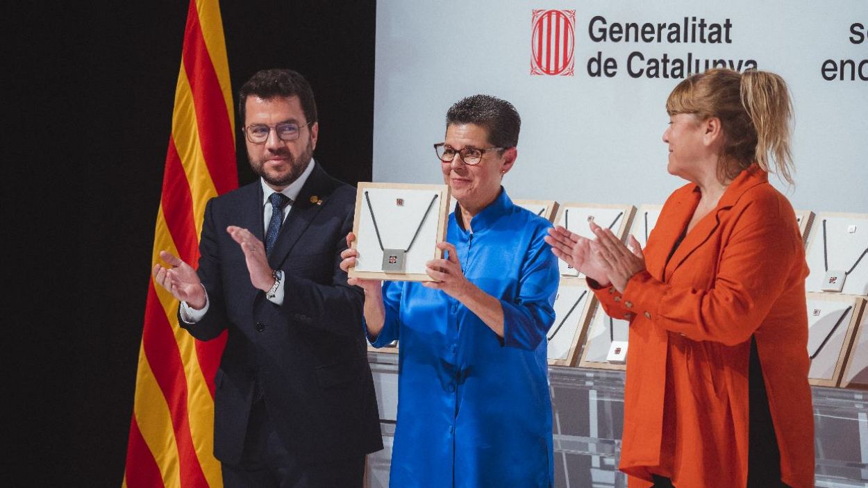Vicki Bernadet amb la Creu de Sant Jordi / Foto: Gabinet de Comunicaci del President