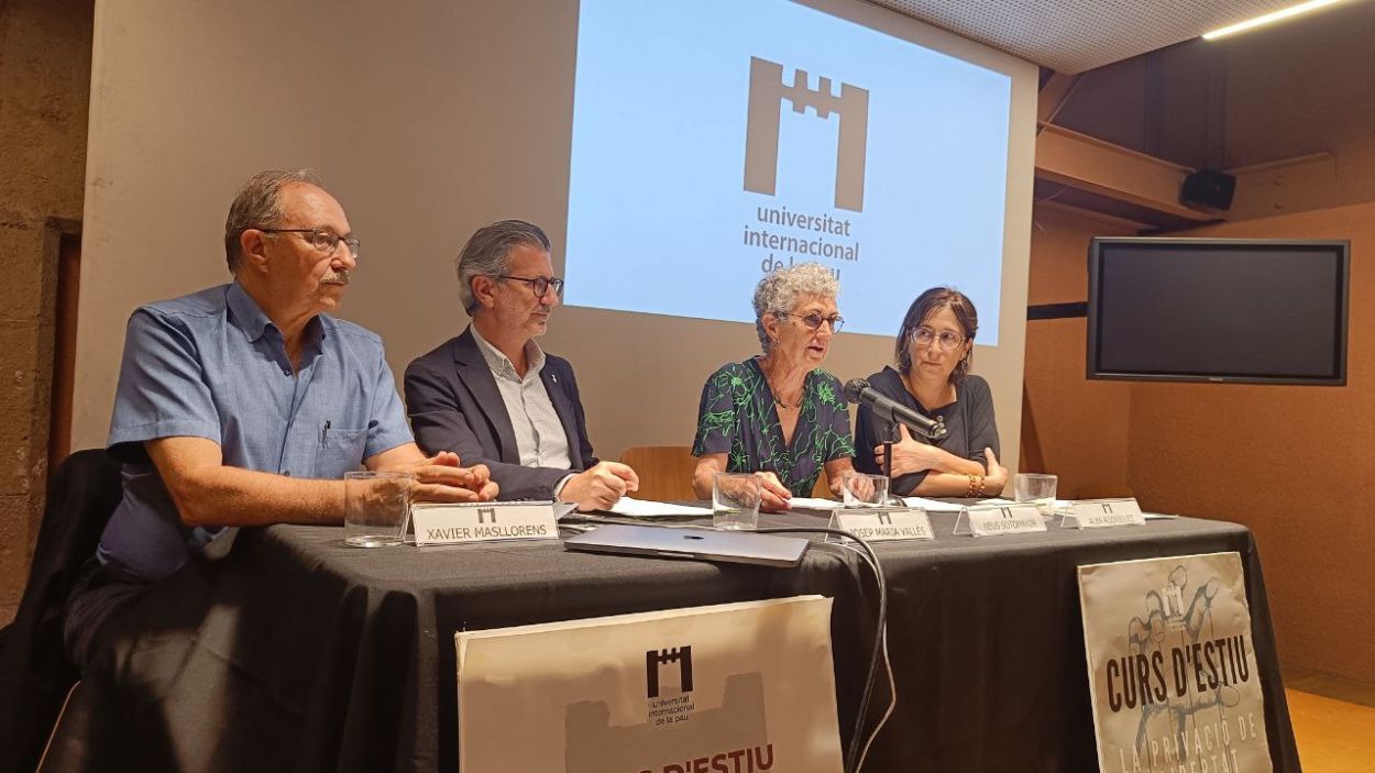 El president de l'ICIP, Xavier Masllorens; l'alcalde, Josep Maria Valls; la presidenta de la Unipau, Neus Sotomayor; i la directora dels Museus de Sant Cugat, Alba Rodrguez