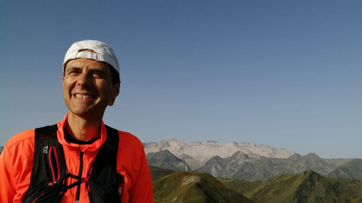El santcugatenc Oriol Sanz durant una de les ascensions a un cim / Foto: Cedida