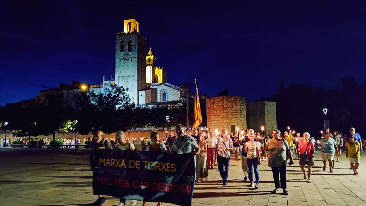 La Marxa de Torxes, a la plaça de l'U d'Octubre / Foto: Cugat Mèdia