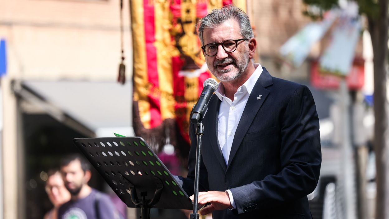 L'alcalde, Josep Maria Vallès, pronunciant el discurs institucional de la Diada / Foto: Ajuntament de Sant Cugat