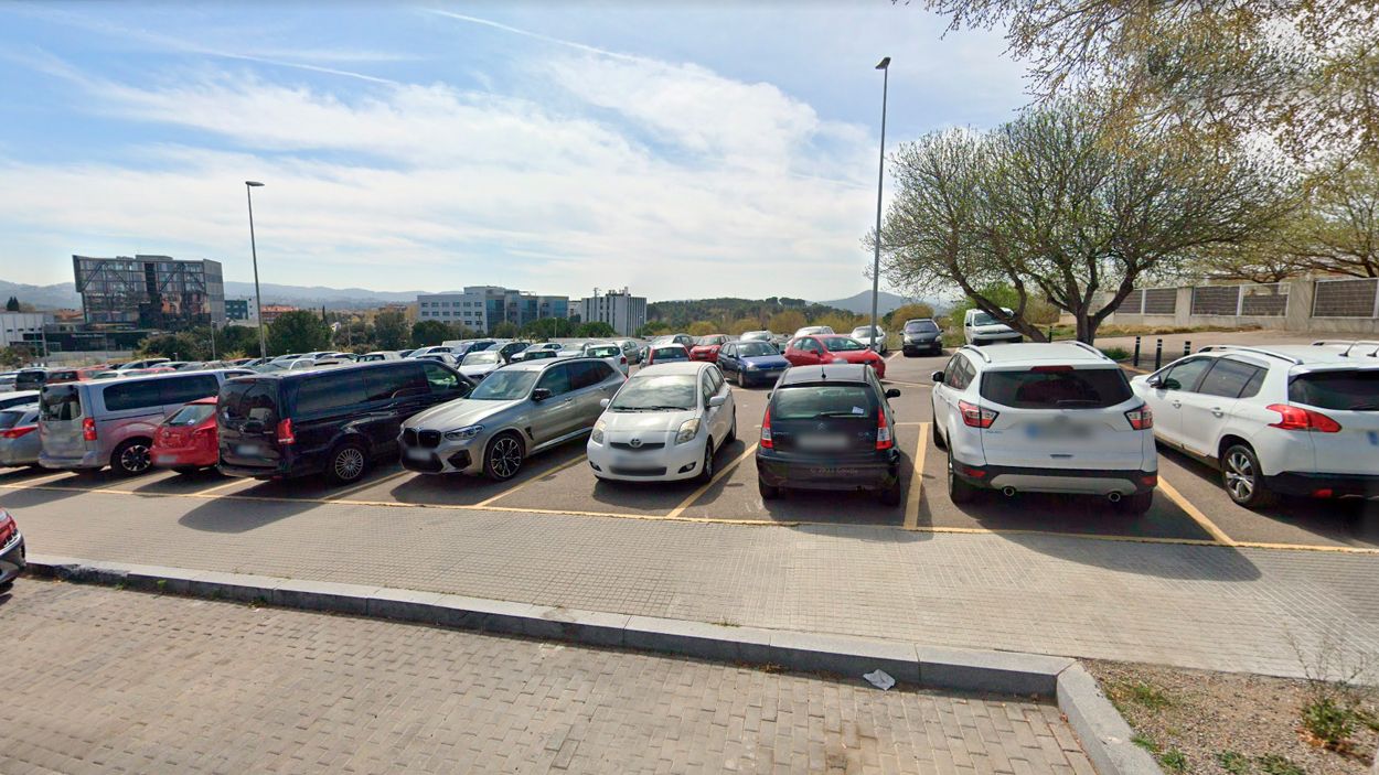 La ubicació alternativa per fer-hi La Mirada és l'aparcament de l'avinguda de la Clota amb avinguda Can Bellet / Foto: Google