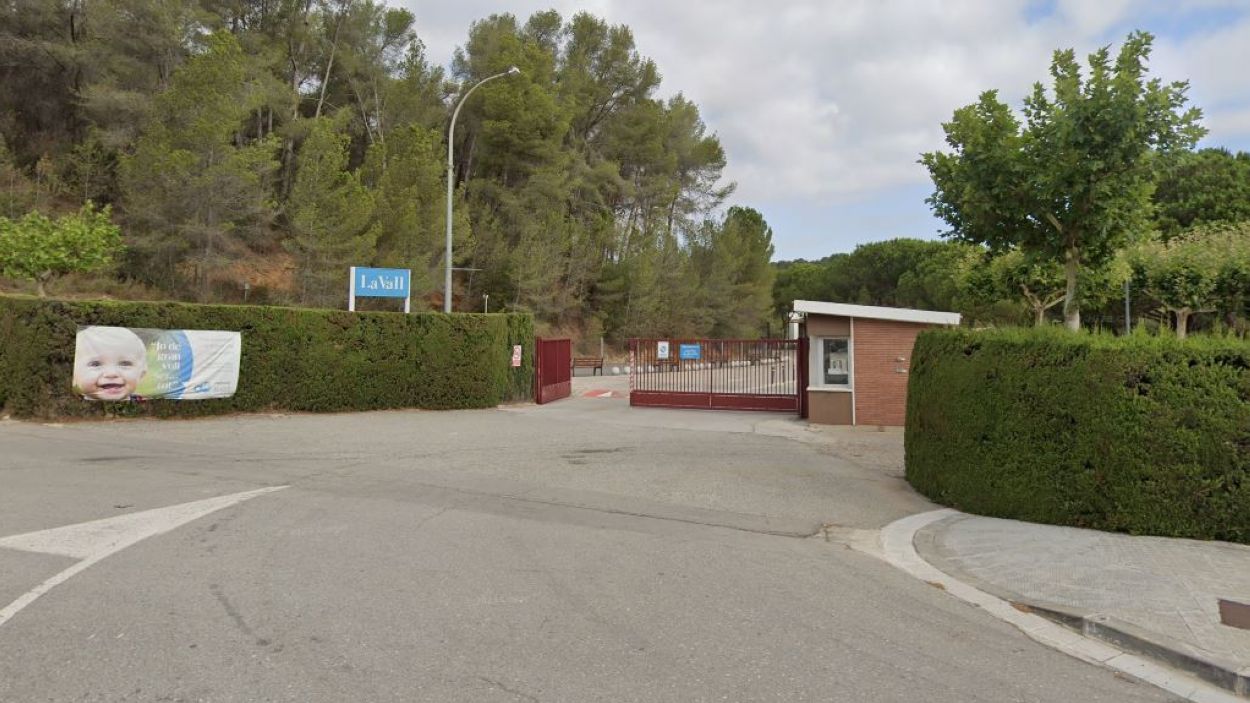 Imatge de l'entrada de l'escola La Vall / Foto: Google Street