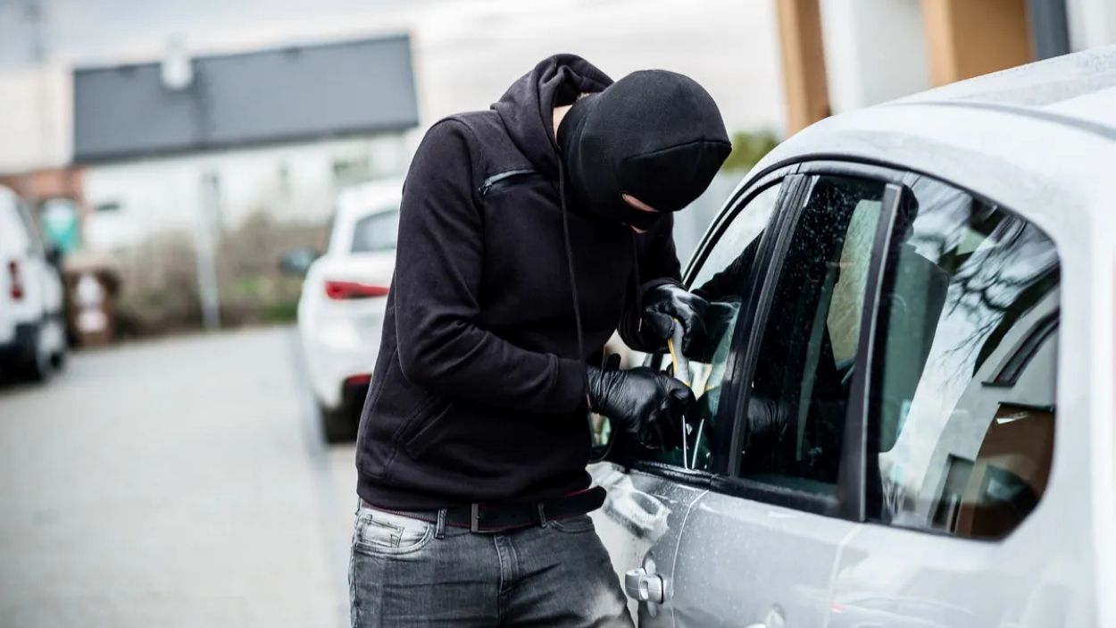 La majoria de robatoris es fan rebentant el vidre o forçant el pany / Foto: Creative Commons