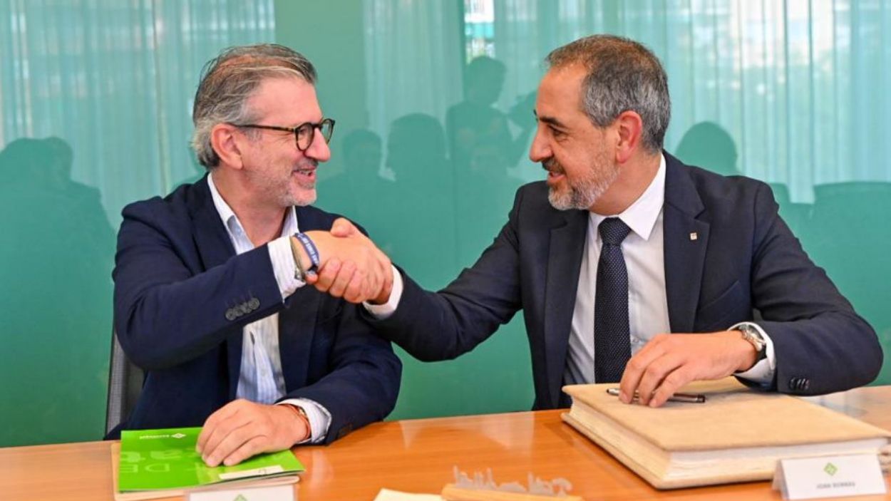 L'alcalde, Josep Maria Vallès, (a l'esquerra) amb el delegat del Govern a Barcelona, Joan Borràs, durant la seva visita a Sant Cugat / Foto: Premsa Ajuntament