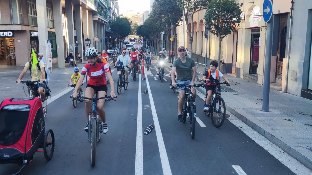 Les reivindicacions ciclistes es colen en un Dia sense cotxes que només talla un tram de la Rambla del Celler