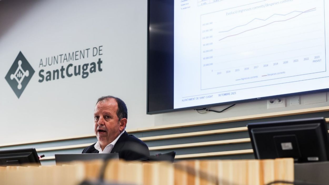 El tinent d'alcalde d'Economia, Carles Brugarolas, durant la presentació de les dades / Foto: Cugat Mèdia