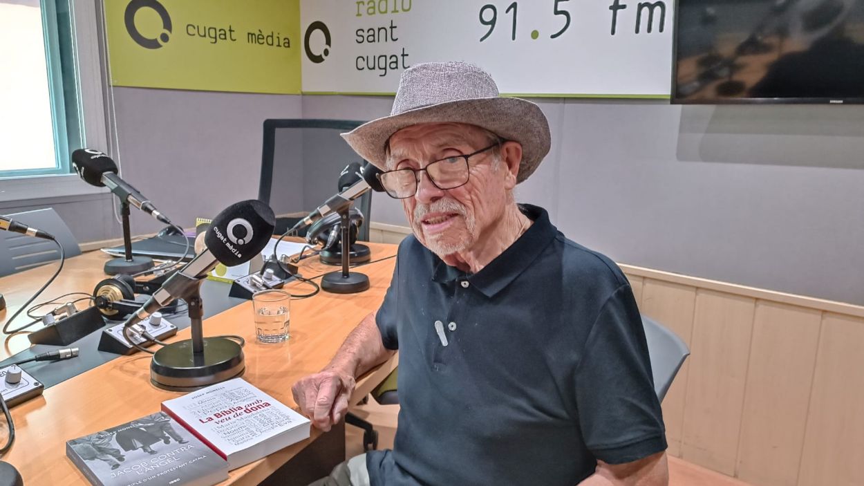Josep Monells a l'estudi 1 de Ràdio Sant Cugat / Foto: Cugat Mèdia