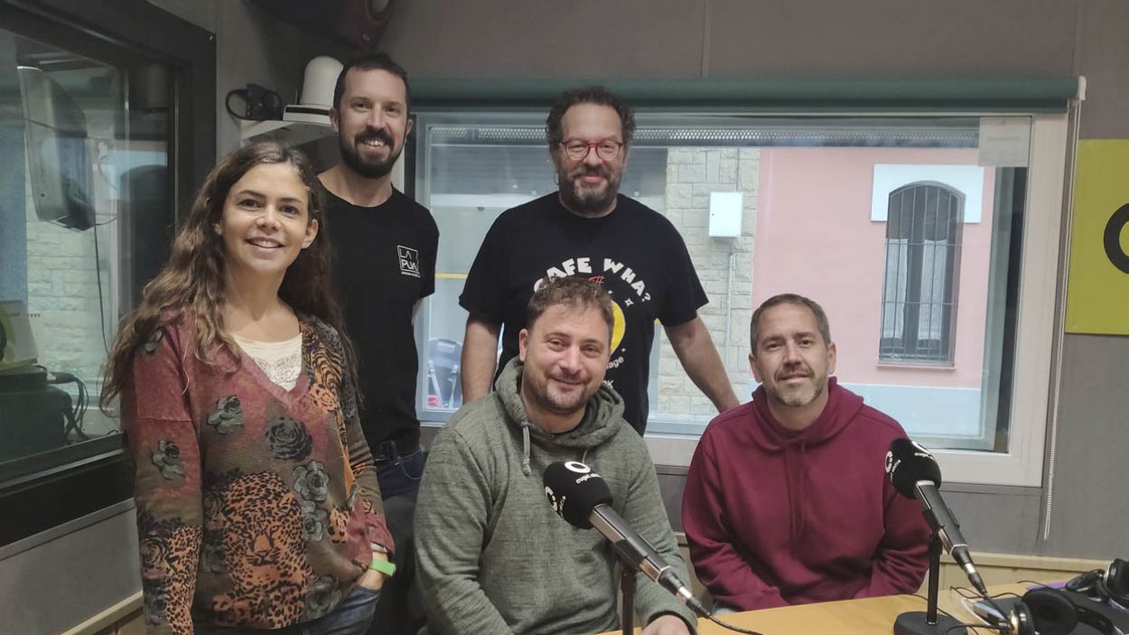 Marina BBFace, Jordi Portales, Sergi Carós, Pau Sans i Carlos Cruz a l'Estudi 1 de Ràdio Sant Cugat/Foto: Cugat Mèdia