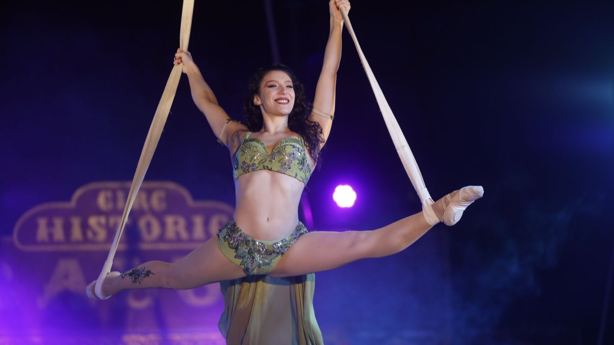 Imatge d'arxiu d'un nmero d'acrobcia del Circ Histric Raluy