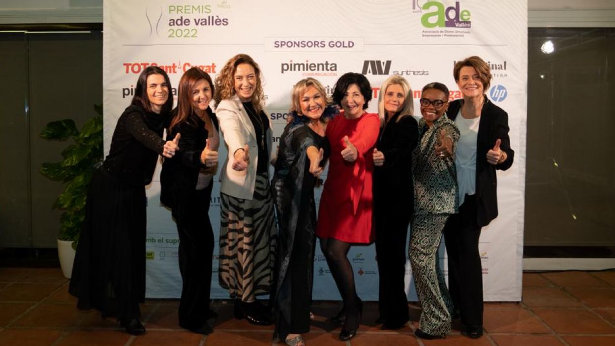 Les sòcies d'ADE Vallès es preparen per una nova nit de premis / Foto: Cedida