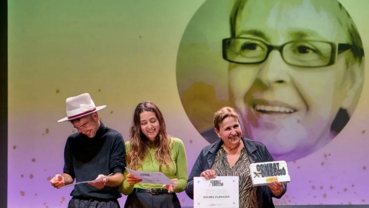 La santcugatenca Dolors Vilarasau en rebre el premi/ Foto: AADPC