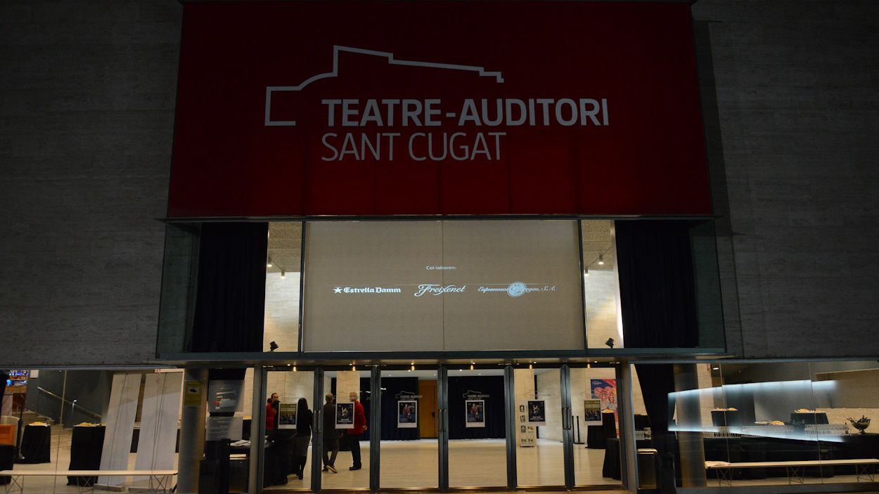 Entrada principal del Teatre-Auditori de Sant Cugat / Foto: Localpres