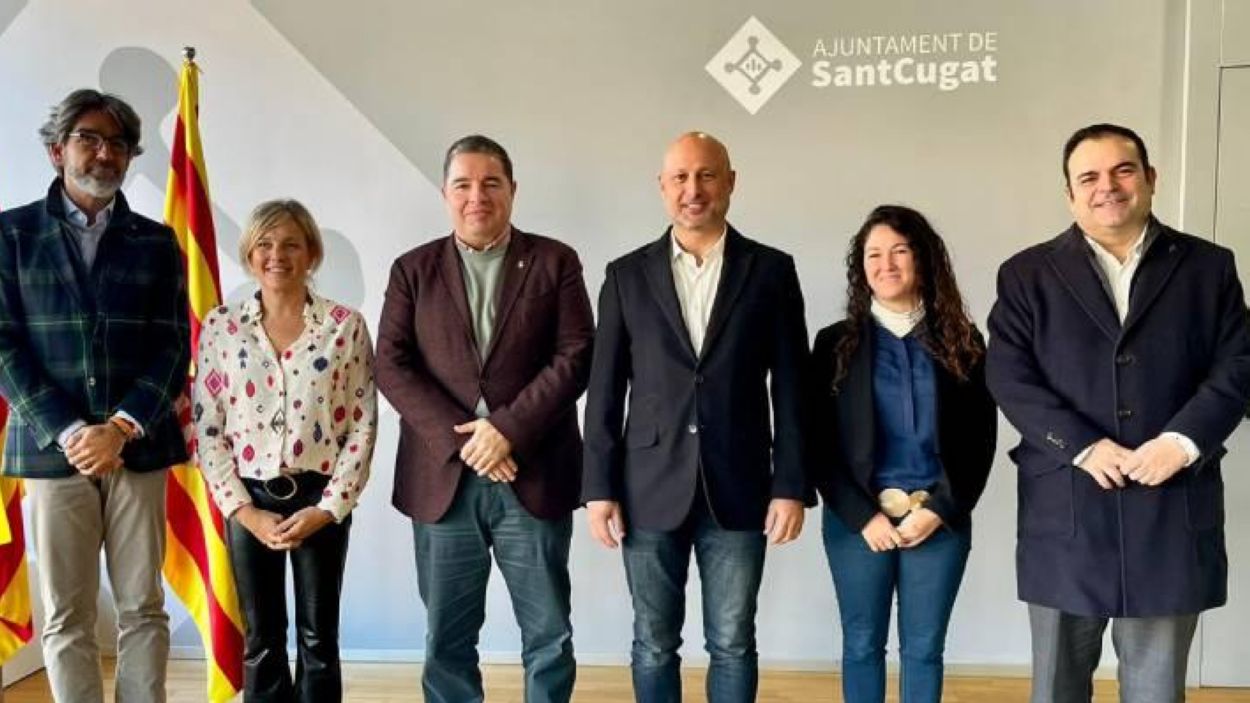 Foto de famlia dels assistents a la reuni entre PIMEC Valls Occidental i l'Ajuntament de Sant Cugat / Foto: PIMEC Valls Occidental