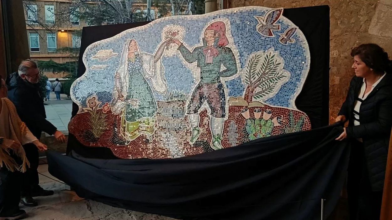 Moment en qu s'ha mostrat el mosaic restaurat / Foto: Cugat Mdia