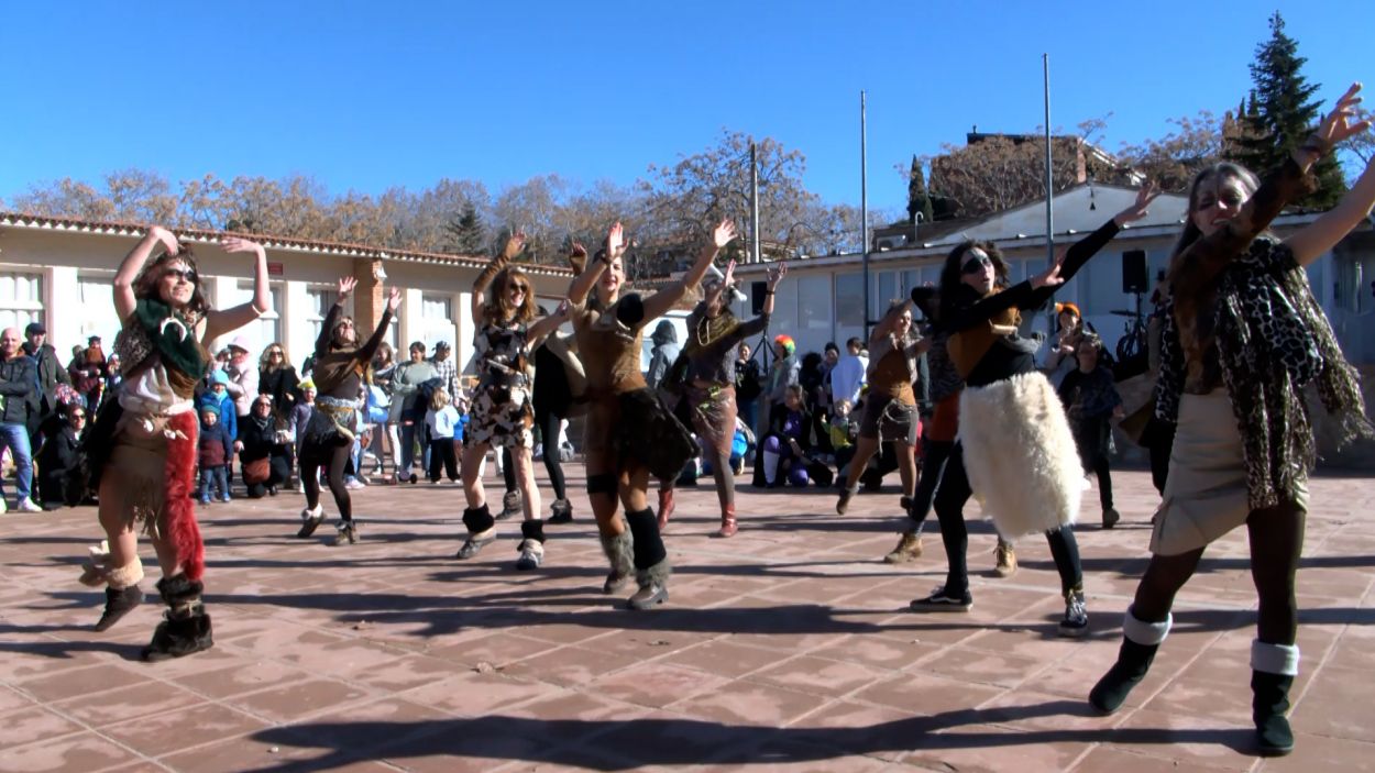 El Carnaval a Valldoreix s'ha traslladat a l'edat de pedra / Foto: Cugat Mèdia