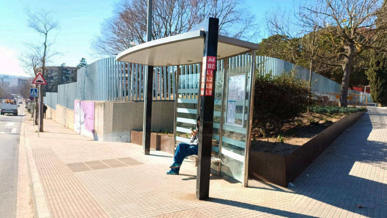 Imatge de la nova parada de bus a la plaa de la Pelleria / Foto: Ajuntament de Sant Cugat