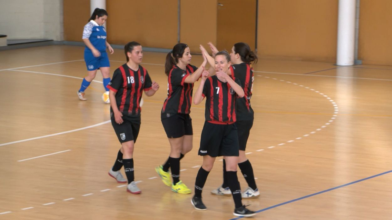 Les jugadores del Futbol Sala Sant Cugat celebren un gol / Foto: Cugat Mèdia