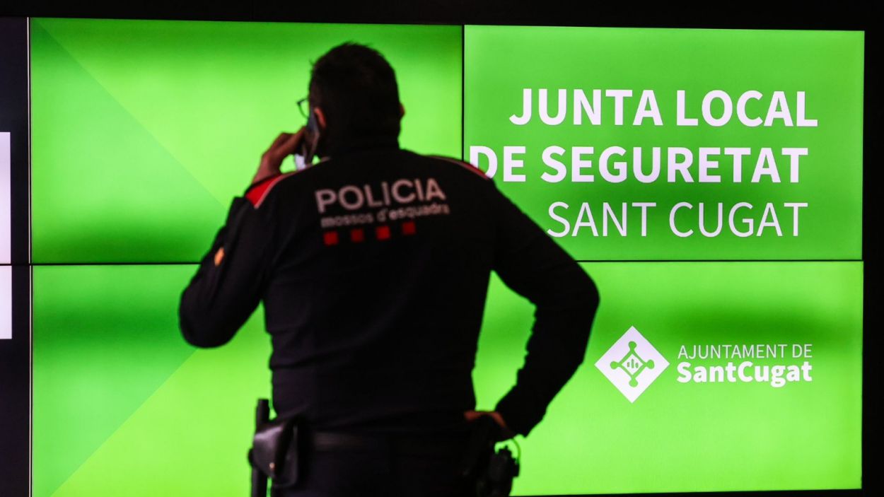 Imatge del cap de la comissaria de Sant Cugat dels Mossos d'Esquadra a la Junta local de Seguretat / Foto: Conselleria d'interior (Lali Puig)