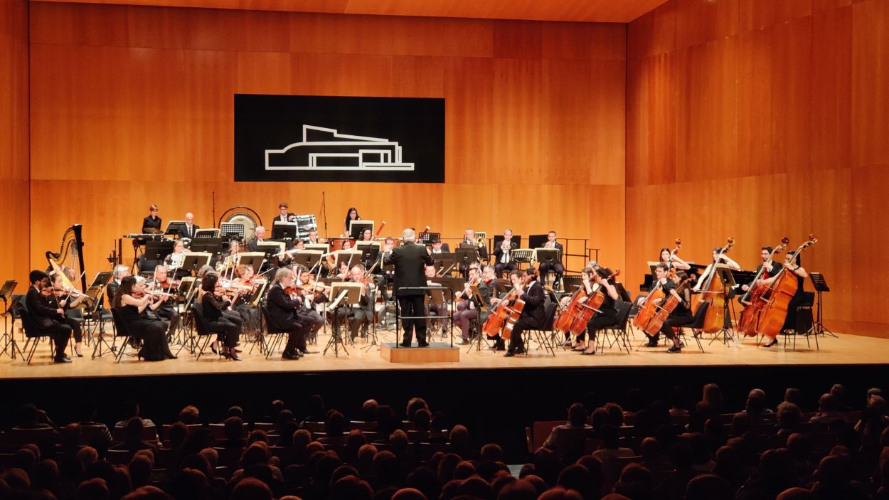 Esclat musical de l'Orquestra Simfnica Sant Cugat previ a Sant Jordi