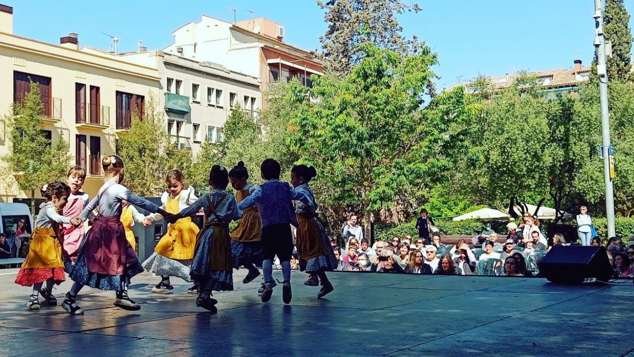 Una de les actuacions de la 14a Trobada d'esbarts catalans Escola de Dansa 2024 / Foto: Cugat Mdia