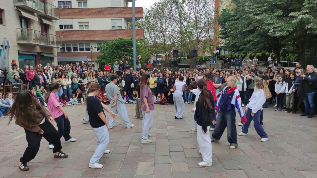Actuaci al Dia Internacional de la Dansa a la plaa de Can Quitria / Foto: Cugat Mdia