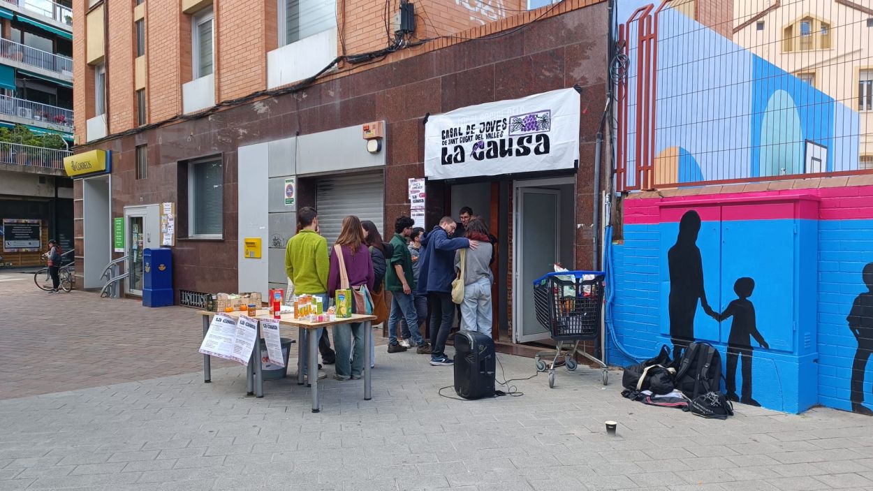Ocupen l'antic local social dels Castellers per obrir el nou casal de joves La Causa