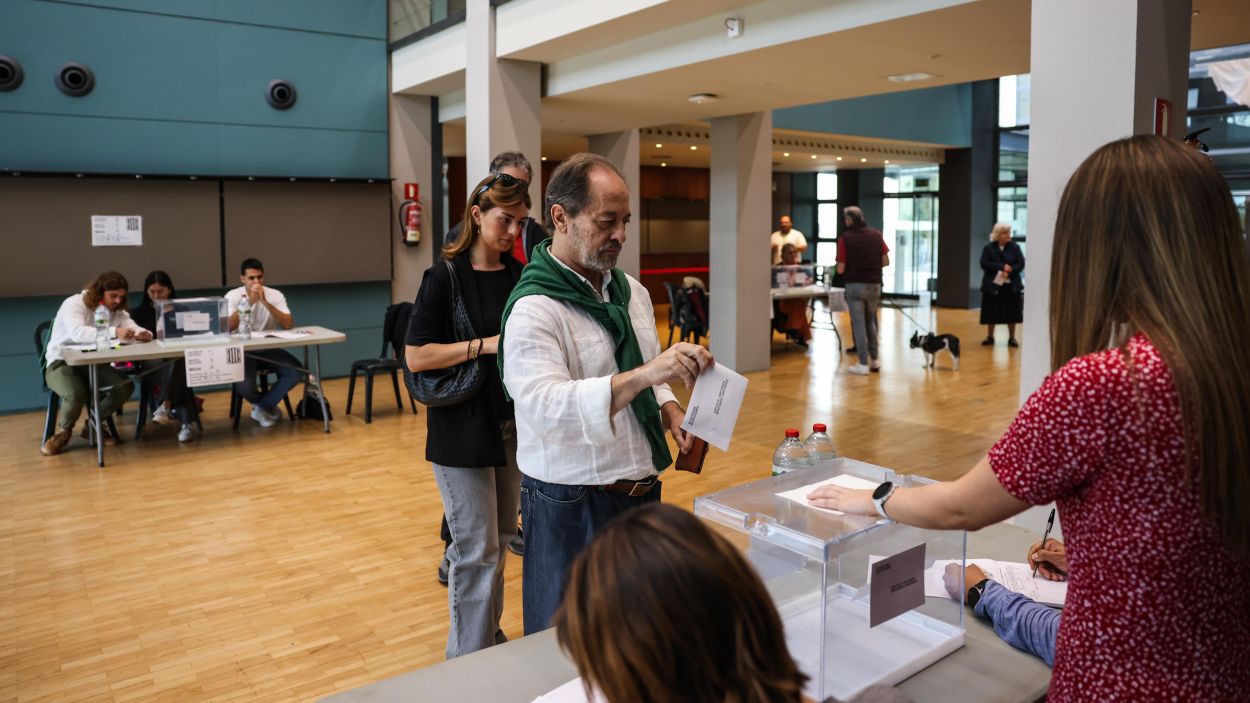Total normalitat als col�legis electorals de Sant Cugat / Fotos: Ajuntament