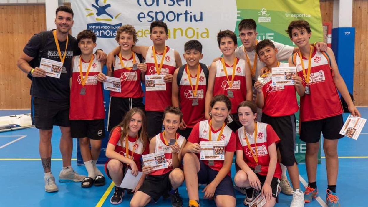 Foto d'equip de l'escola Joan Maragall de bsquet / Foto: Consell Esportiu de l'Anoia