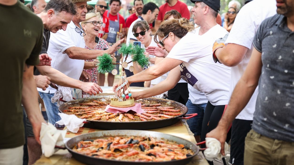 El Concurs d'Arrossos de Festa Major va congregar unes 5.000 persones al voltant de les 260 paelles participants / Foto: Premsa Ajuntament (Lali Puig)