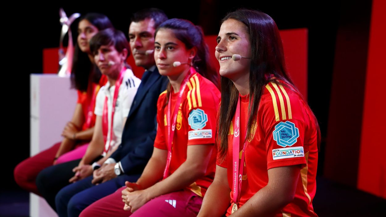 Adriana Ranera al reconeixement a la Ciutat de l'Esport en el reconeixement per a l'Eurocopa sub-19 aconseguida amb la selecci / Foto: RFEF