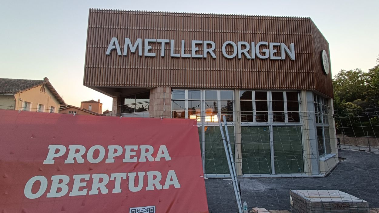 La botiga est ubicada a la cantonada dels passejos d'Olabarria i Rub / Foto: Cugat Mdia