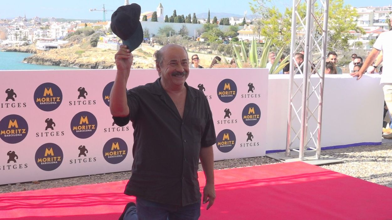 L'actor Eduard Fernndez caracteritzat d'Enric Marco al 'photocall' del Festival de Sitges de 2023 / Foto: ACN (Pere Francesch)