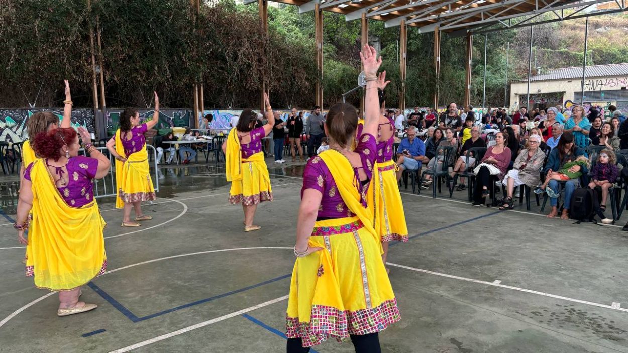 Un moment de l'actuaci de Bollywood a la Festa Major de les Planes / Foto: Cugat Mdia