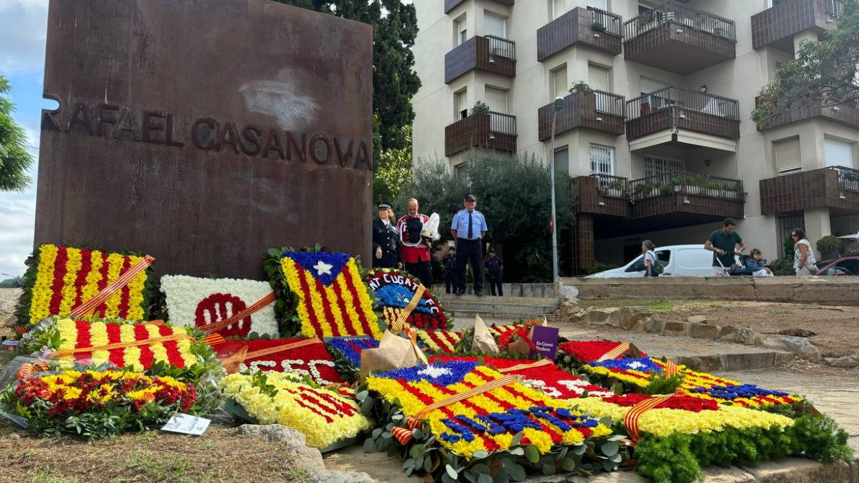 L'ofrena floral a la plaa de Rafael Casanova / Foto: Cugat Mdia