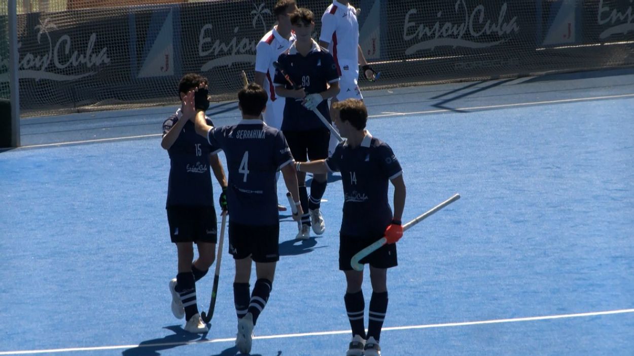 Jugadors del Junior mascul celebrant un dels gols contra Las Rozas en la primera jornada de lliga / Foto: Cugat Mdia