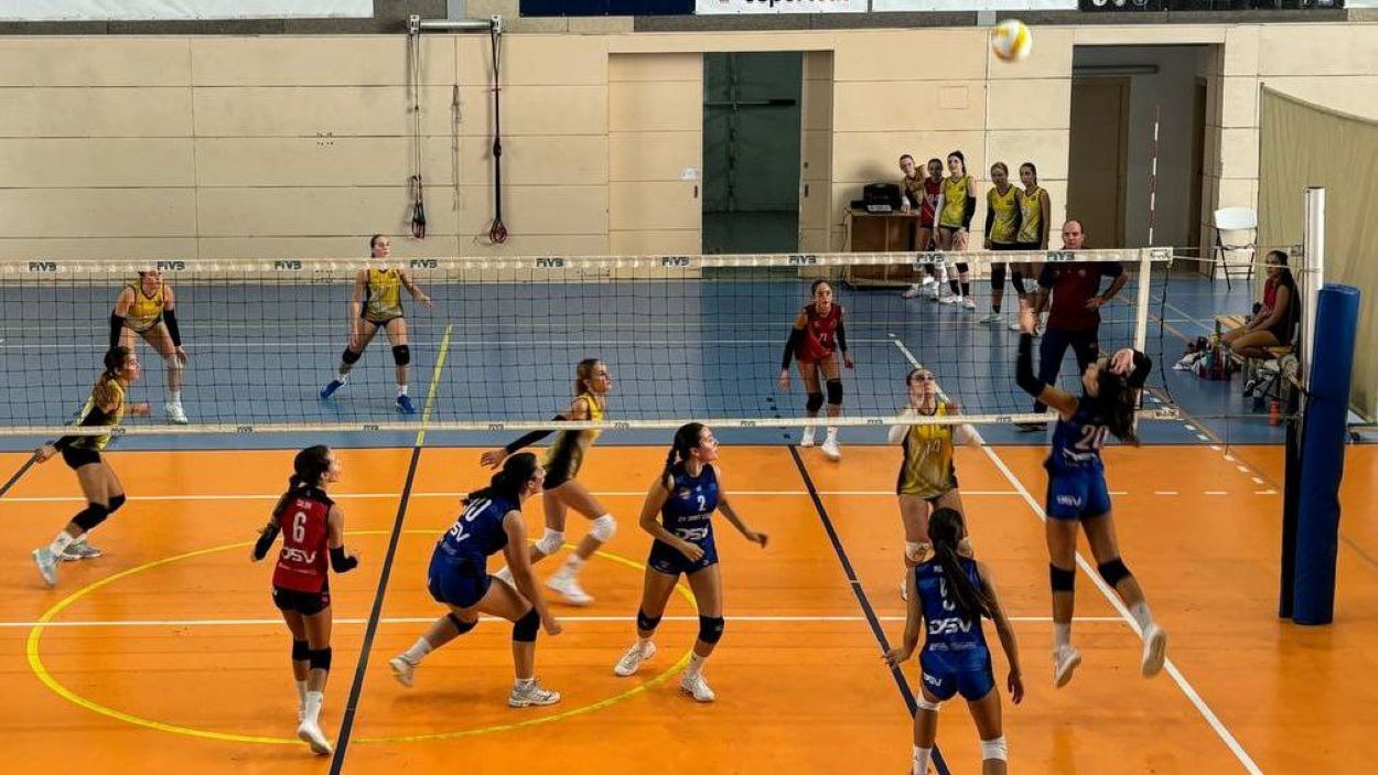 Un enfrontament al Torneig de Voleibol Miquel Martnez / Foto: Cugat Mdia