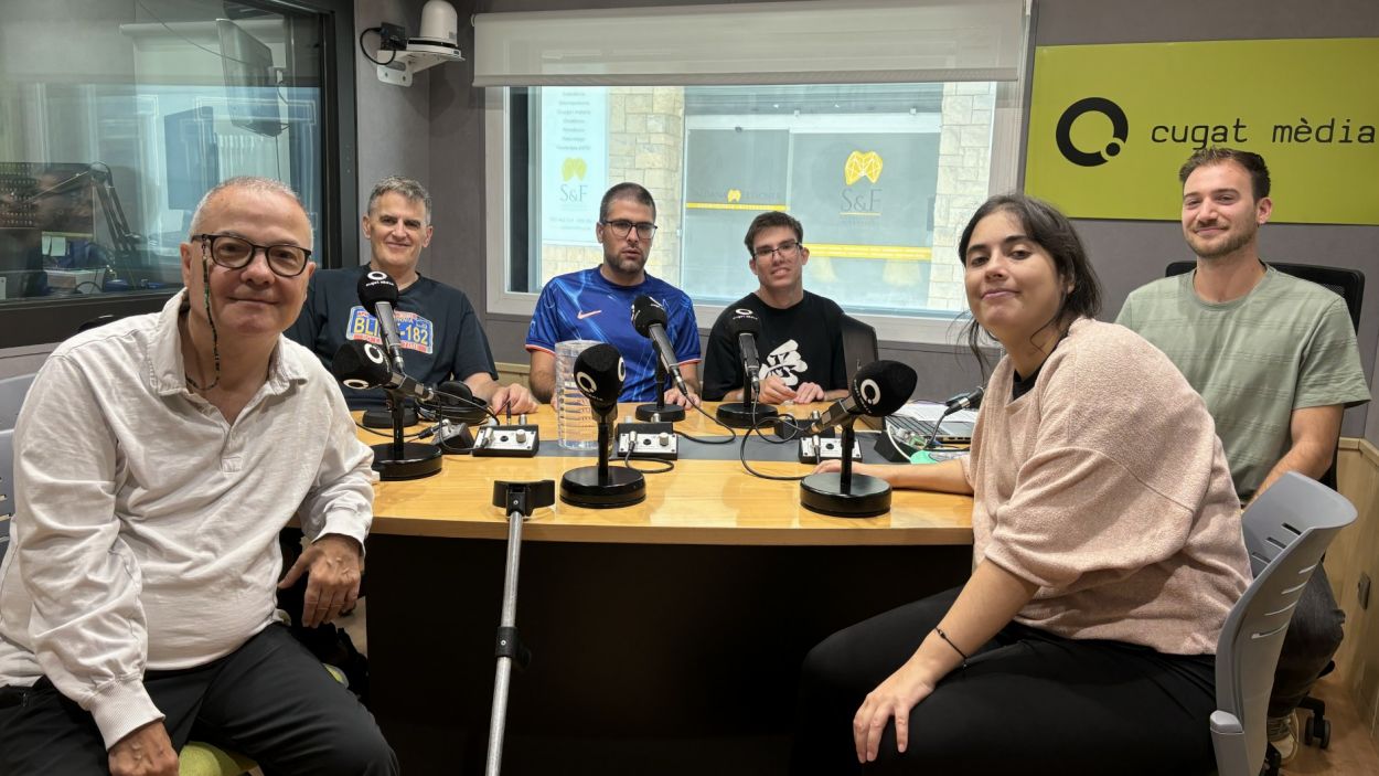 Joan Mestre, Adriana Cambra, Lalo Salazar, Xavi Lpez, Xavi Gass i David Bague a l'estudi Ramon Barnils de Rdio Sant Cugat / Foto: Cugat Mdia