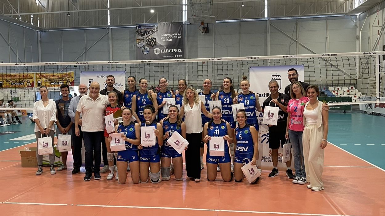 El DSV Voleibol Sant Cugat vol aixecar el primer ttol de la temporada / Foto: Fed Cat Volei