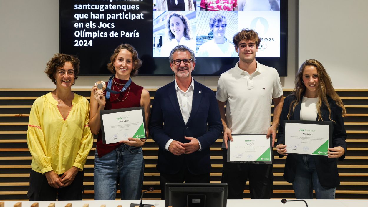 Foto de grup dels esportistes amb Josep Maria Valls i Nria Escamilla / Foto: Ajuntament