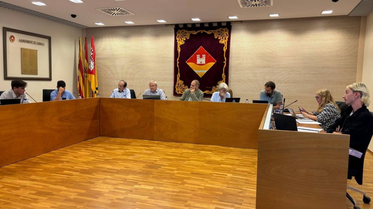 Un moment de la junta de vens de setembre, a la sala de plens de la Casa de la Vila de Valldoreix / Foto: Cugat Mdia