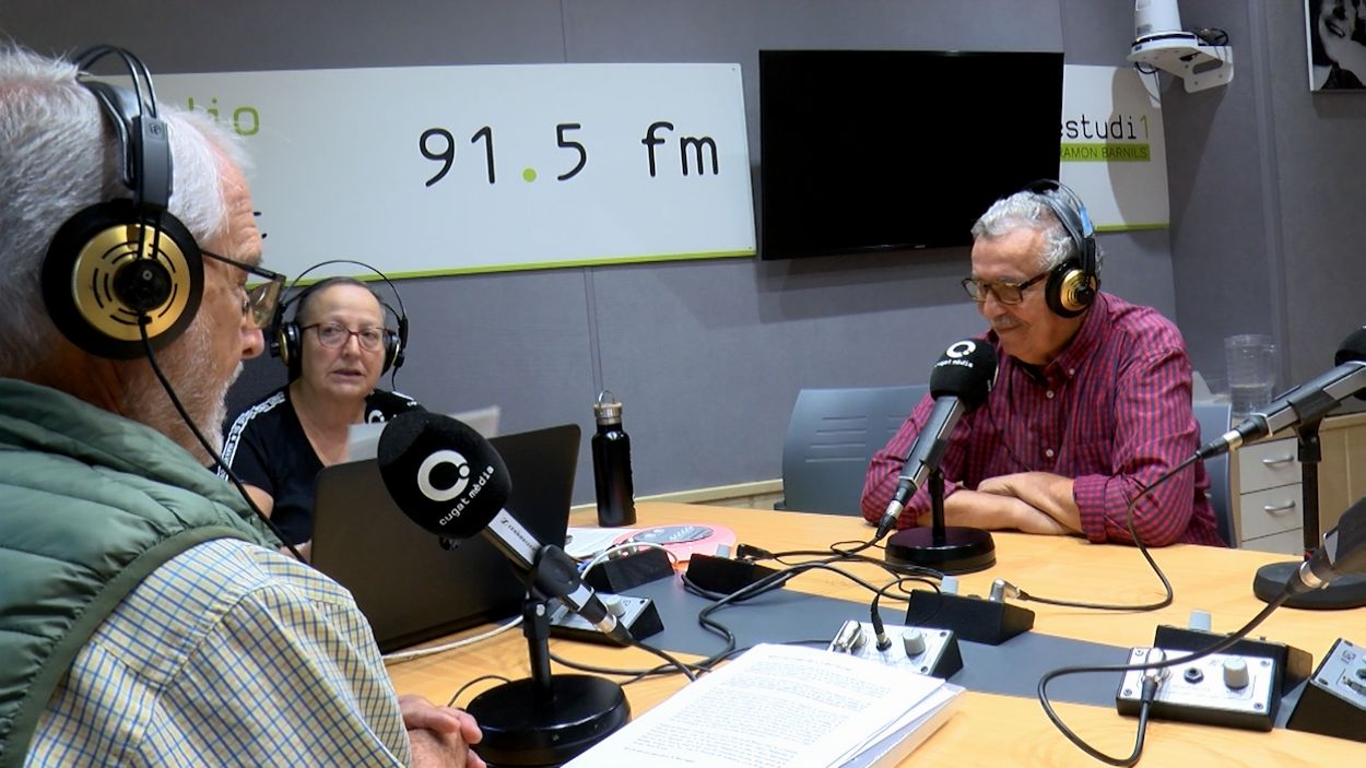 D'esquerra a dreta: Joan Cortadellas, Carme Reverte i Juan Merino a l'estudi Ramon Barnils de Rdio Sant Cugat / Foto: Cugat Mdia