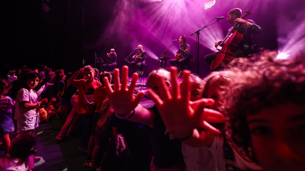 Un moment del concert de Blaumut al Petits Camaleons / Foto: Ajuntament de Sant Cugat