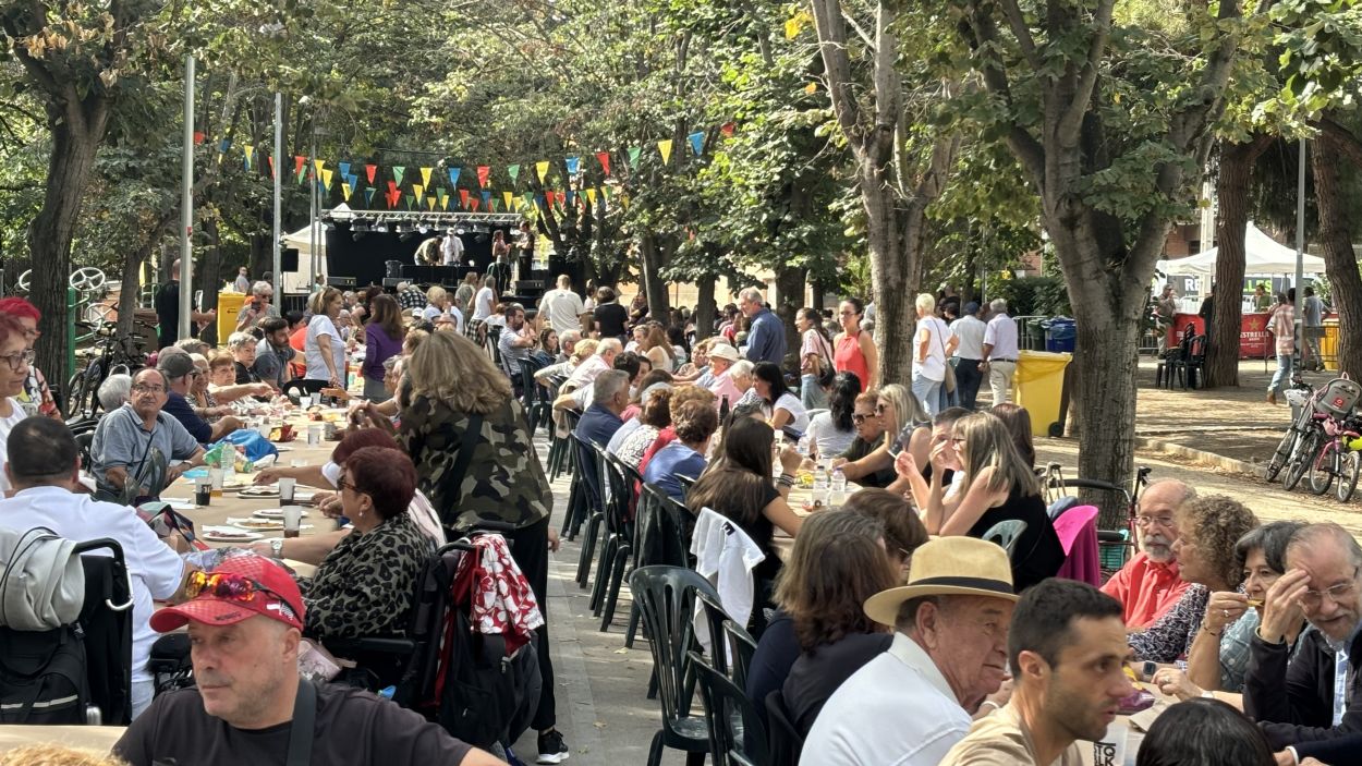 Imatge de la paella popular de la Festa Major del barri del Monestir-Sant Francesc / Foto: Cugat Mdia