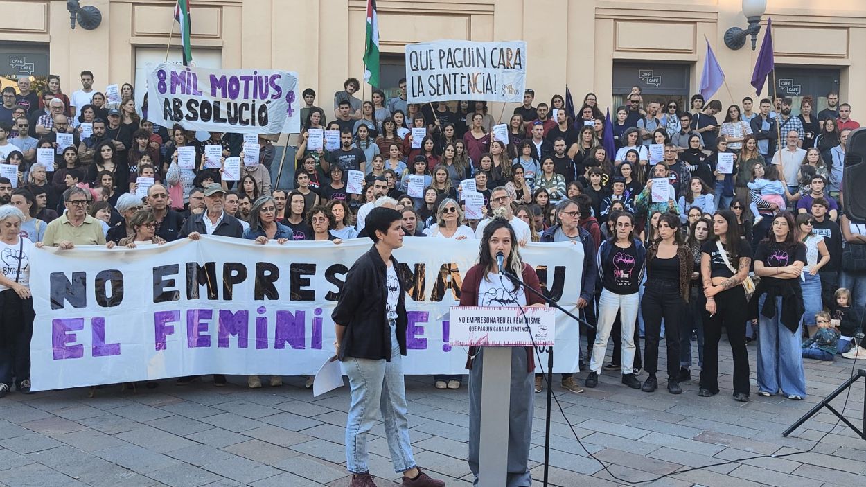 Concentraci de 8mil motius davant l'estaci de FGC / Foto: Cugat Mdia