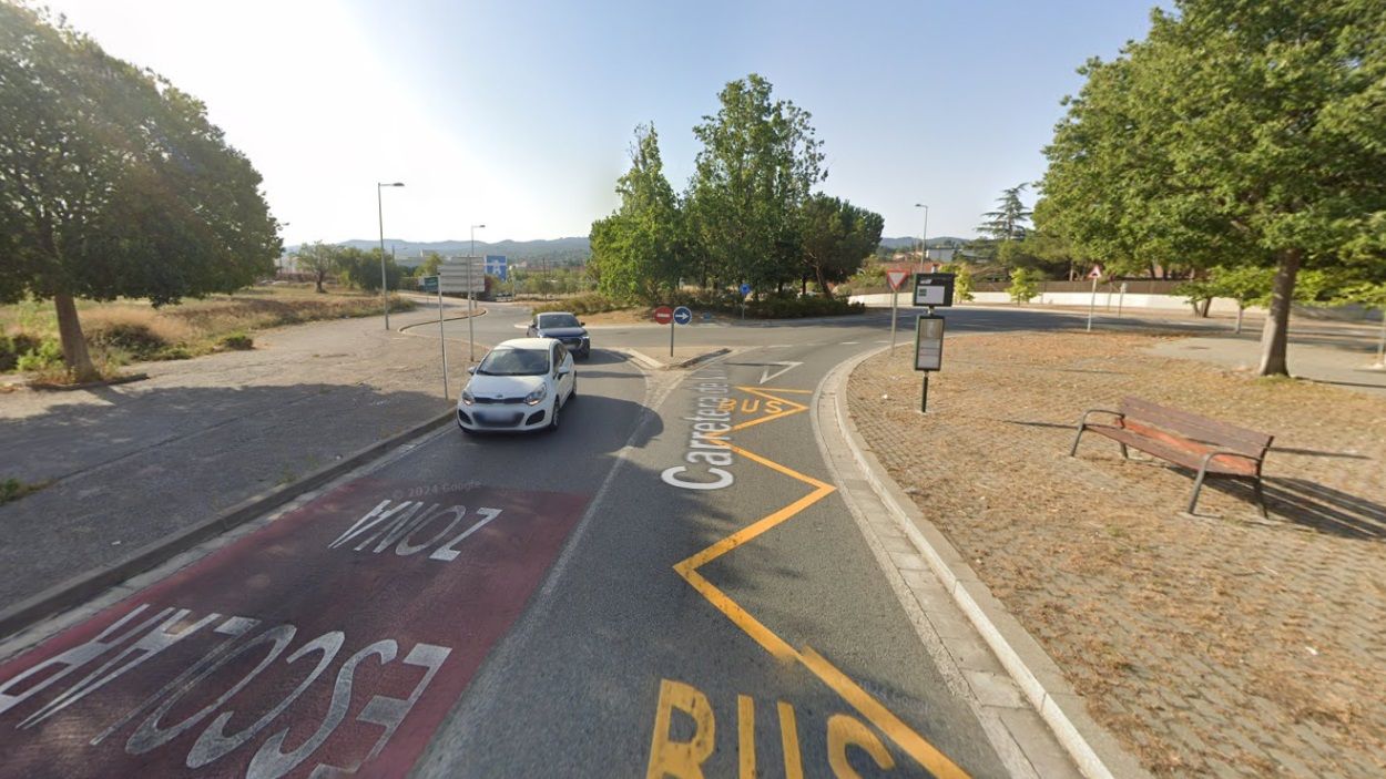 Imatge de la carretera de Vallvidrera, a la rotonda davant l'ETSAV on hi ha ubicada una parada de bus de la lnia que veur afectat el servei / Foto: Google Maps