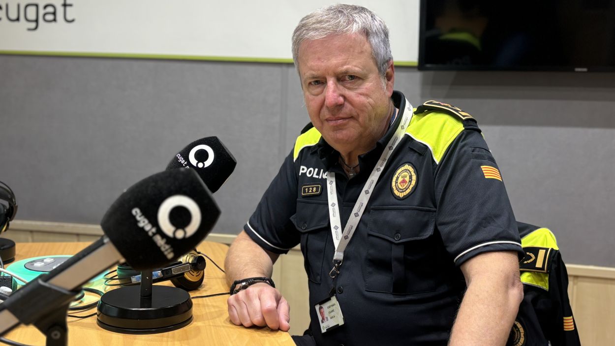 L'inspector en cap de la Policia Local de Sant Cugat, Josep Maria Escarr, a l'estudi Ramon Barnils